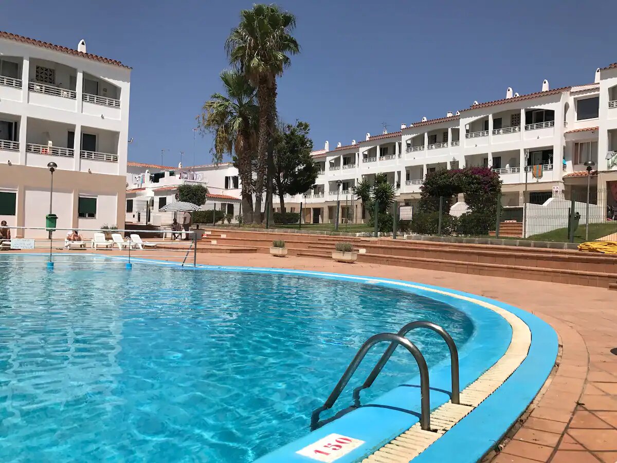 Apartment with pool and next to the beach – MACARELLETA