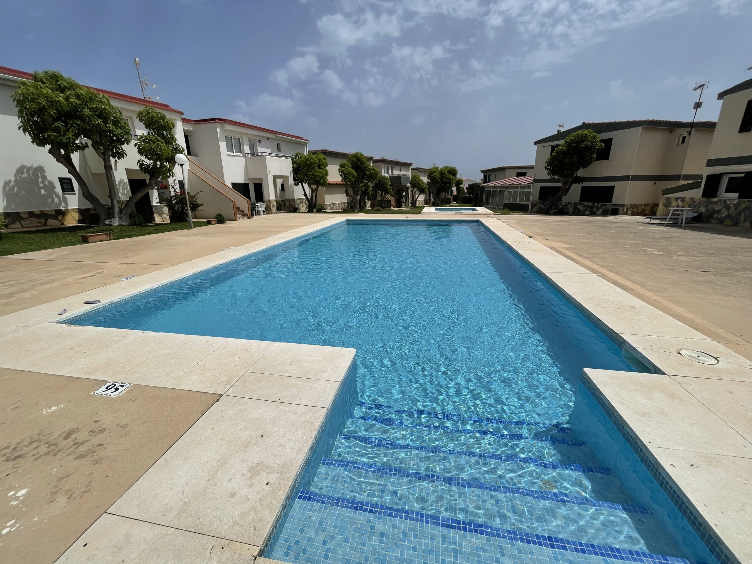 Ground floor apartment with garden and pool – FORCAT.